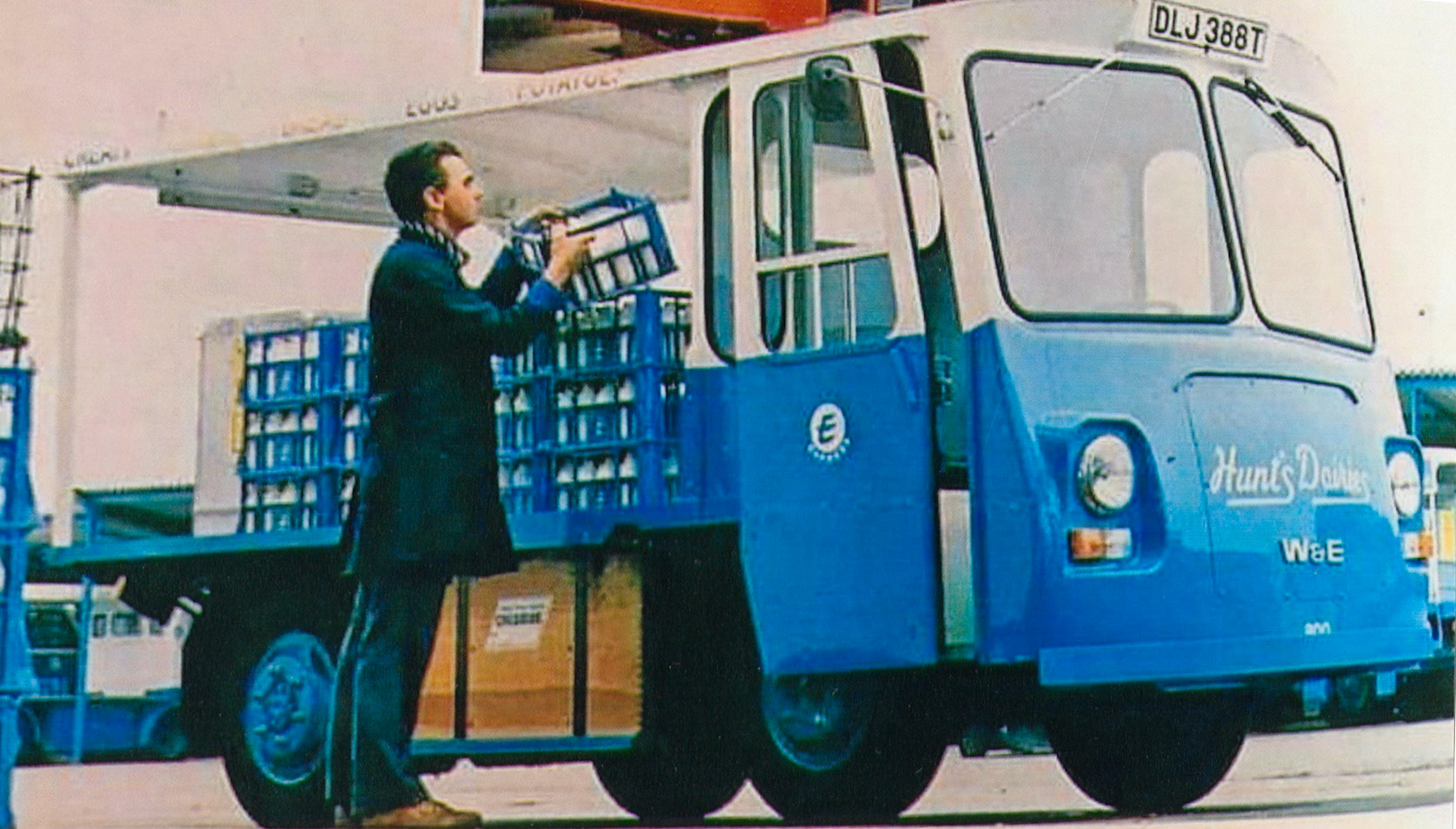 1978 Reg Hunt's Dairies Wales and Edwards float DLJ 388T. (Courtesy Dave Fane)