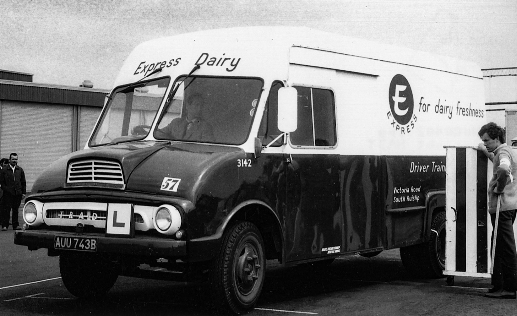 1970 Ford Thames Trader II, Training, Hayes. (Courtesy NA3T/ Dave Fane)