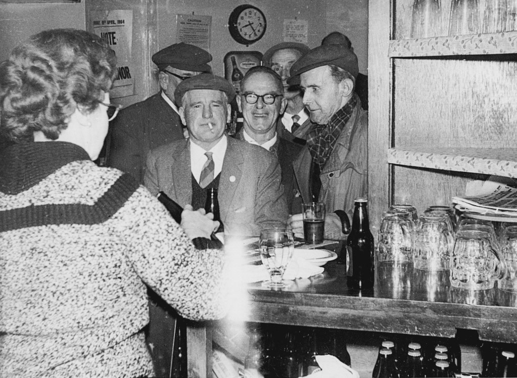 Len Bailey identifies Tom Crowther, Tom Povey,  Harry Bishton and Bill Jones (with the flat cap and glasses in the background) (Joe Lyons Collection)