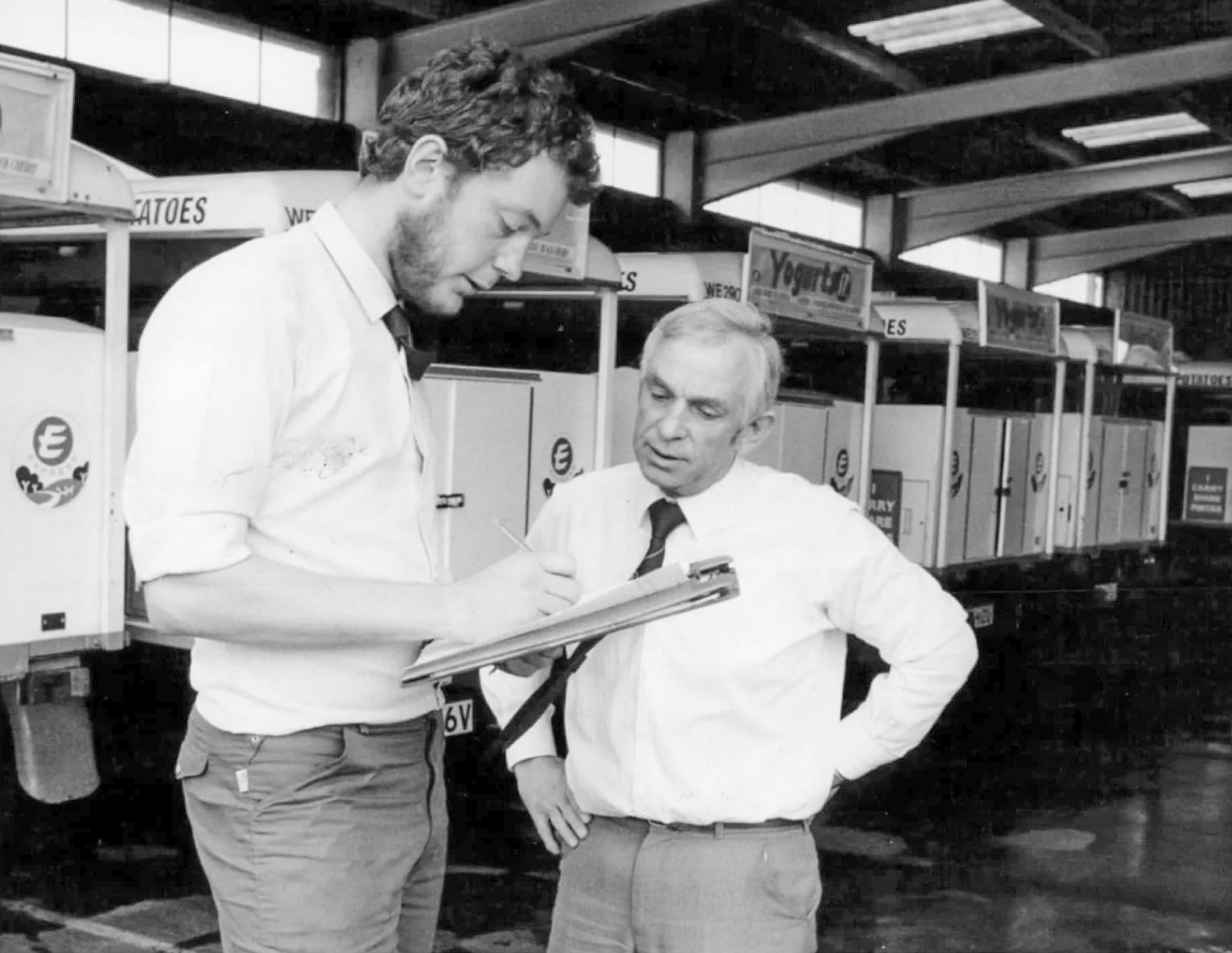 1985 Oxford Depot - Manager Richard Eldridge (right) discusses airgun attacks on the dairy with Detective Matt Brown.ason Eldridge comments "Oxford Depot, that’s my Dad" (Courtesy Michael Aldread)