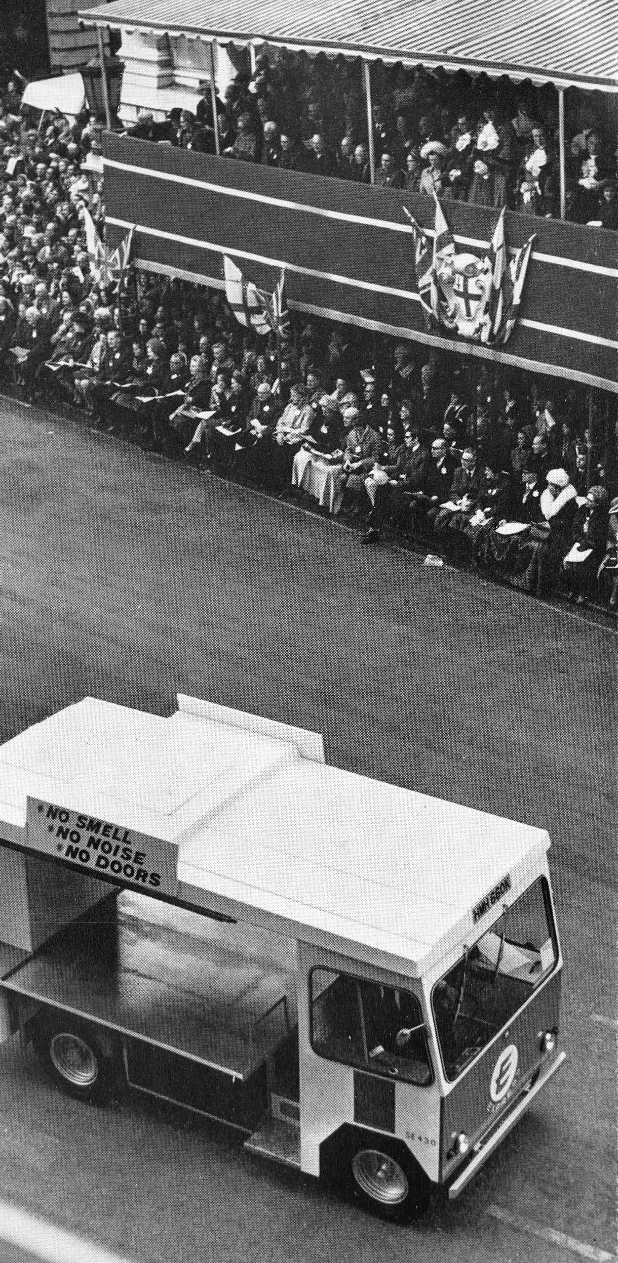 1972 Barry Wells of South Ruislip promoting a pollution-free Cabac at the Lord Mayor's show. (Express News Spring)