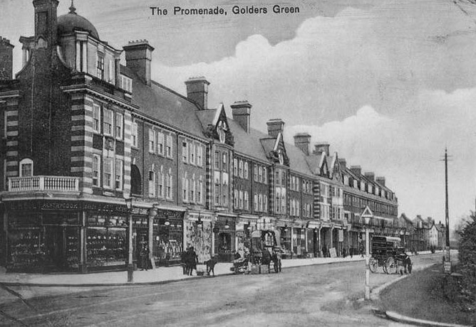 Horse-drawn floats at The Promenade, Golders Green. (Courtesy Richard Gaylard)