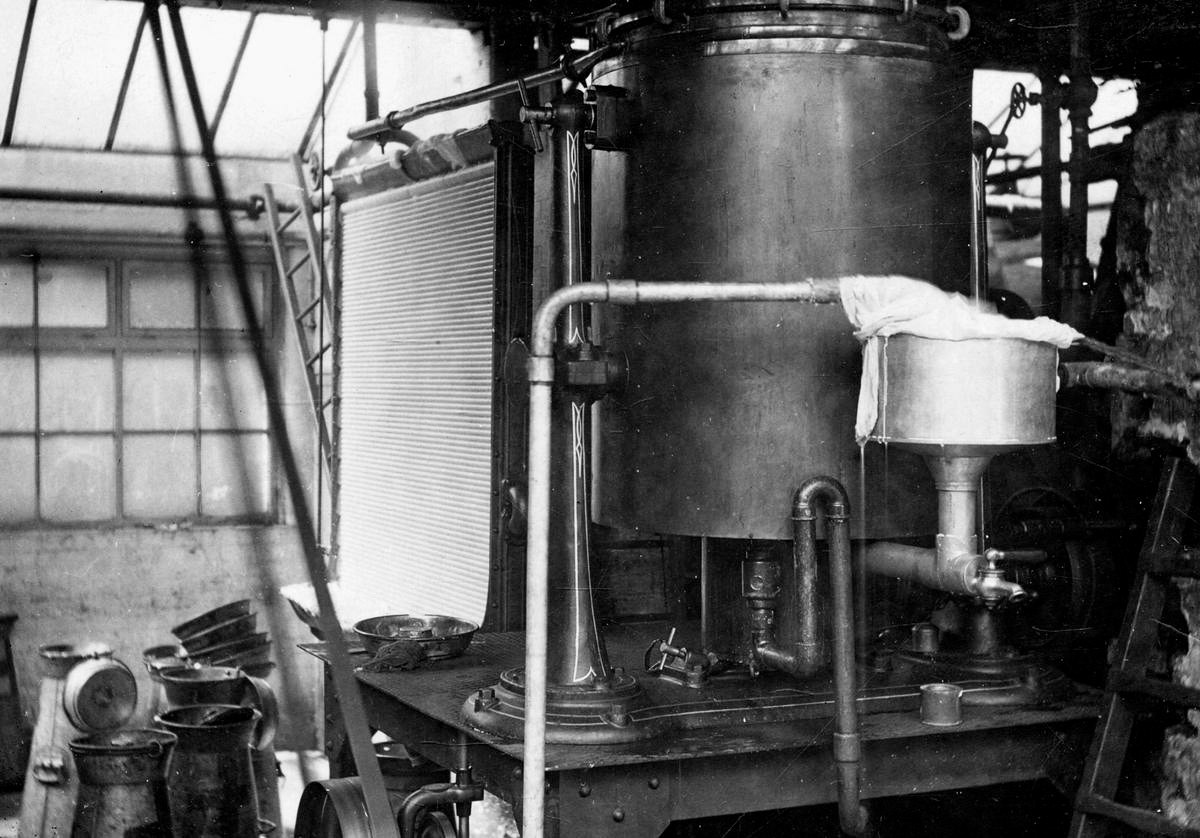 1926 Burgess Creamery milk cooler, Gartside Street, Manchester (Image courtesy of Manchester Libraries)