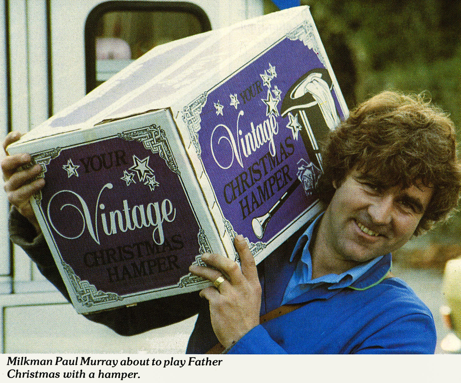 1984 South Croydon milkman Paul Murray delivering a Christmas Hamper. (Express News Winter)