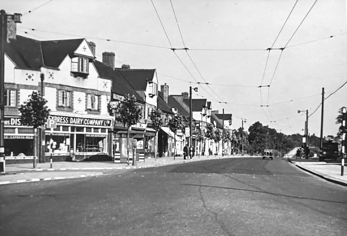 1950's Station Road, Barnet-Express Dairy Café (Courtesy Popplestone's Collectables, eBay)