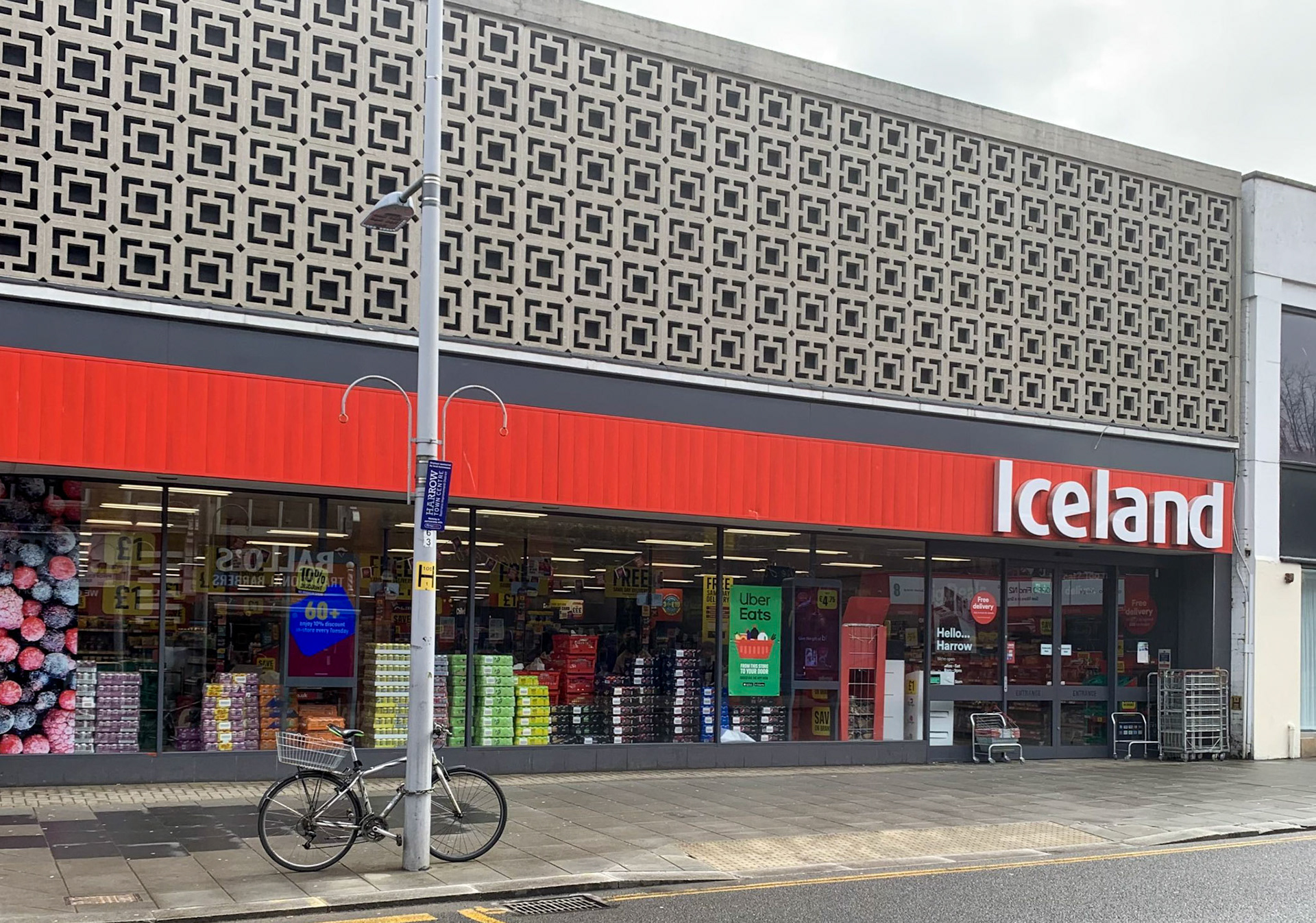2023 Mark Amies comments "The former Premier supermarket at 368 Station Road, Harrow (previously an Iceland, closed in 2023) was converted into a Banqueting hall in 2024. What is interesting is the ghost of the Premier Supermarkets sign, obviously covered over when it transitioned to Mac Fisheries, then International Stores, Gateway, Somerfield, and Iceland." (Courtesy Mark Amies)