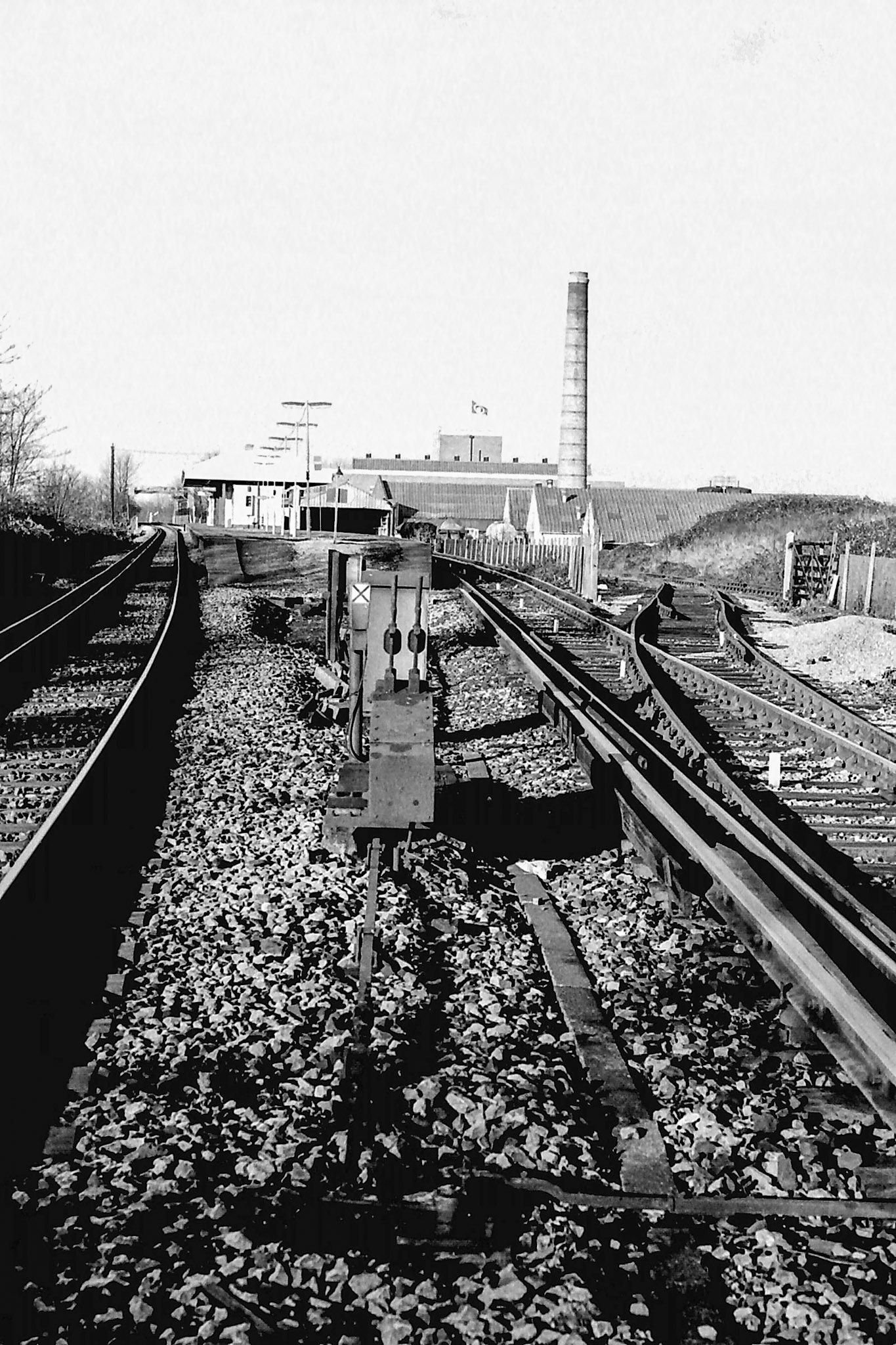 1970's South Morden rail siding and adjacent main line in its final days prior to closure in 1979. (Photographer Sam Jones)