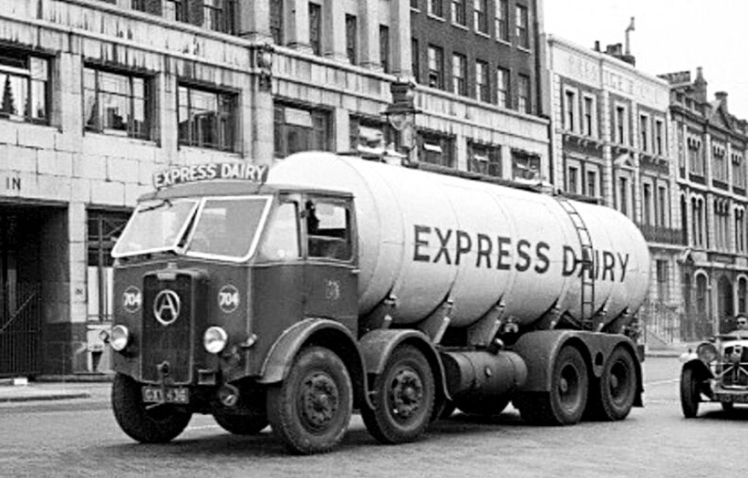 1950 Seen in Grosvenor Road, London, in 1950, and photographed by Arthur Hustwitt, this Atkinson Model L1586, chassis no FC1084 was a one-off wartime allocation in 1945, supplied through Godfrey Davis of Neasdon, NW10, but not registered GXY 436 until March 1946. It was sold for £700 in 1952, but the tank was transferred to a new AEC Mammoth Major, fleet no 1333, seen in a later image. (NA3T) (Courtesy The Express Dairy Motorised Fleet, Allan Bedford, Heritage Machines)