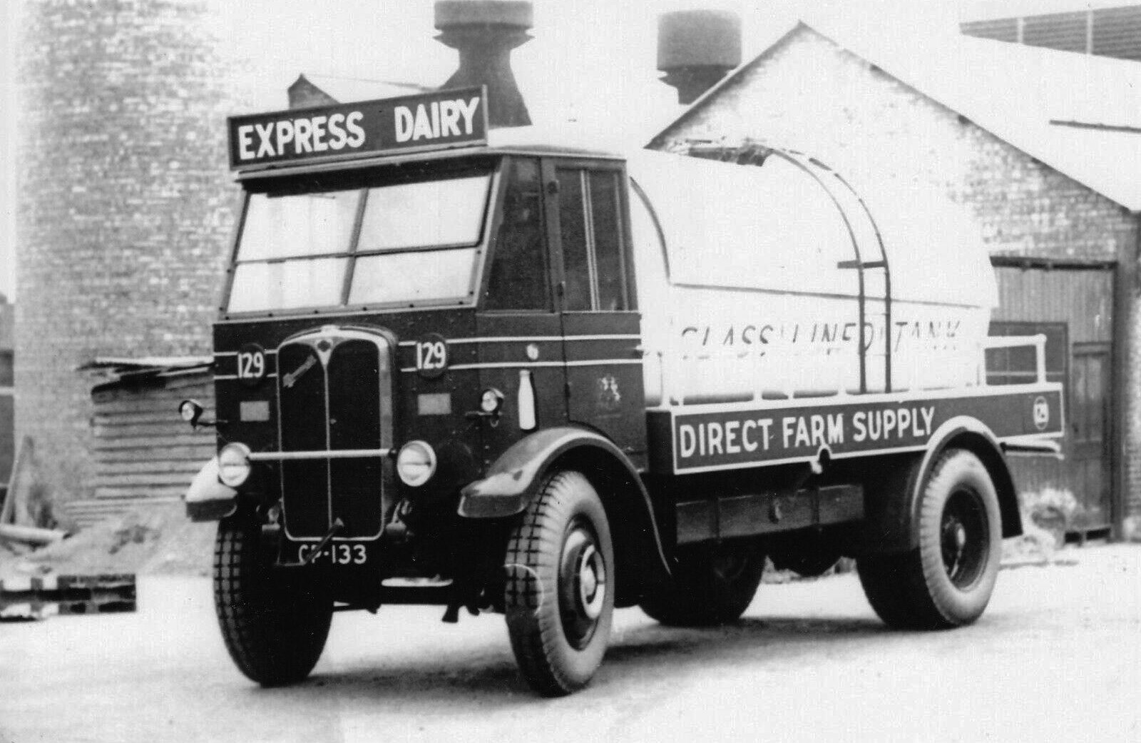 1930's ? early tanker, Co Reg 129. Matthew Pinto comments "I think the location is Faringdon in Oxfordshire. I believe this was ED's first dispatching creamery; prior to this they bought milk from independent creameries and distributed it." (Courtesy Craig Wells)