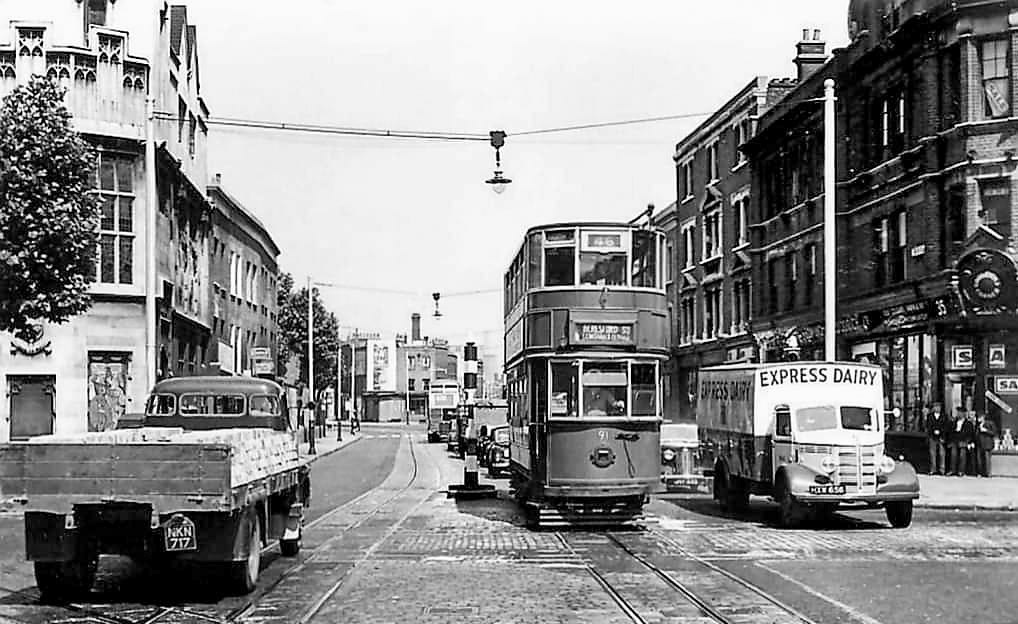 1950 Express delivery van in London, alongside Tram on route 46: City – Southwark Bridge – Southwark – New Cross – Lewisham – Eltham Church – Woolwich (Courtesy Express Dairy Memories FB Group)