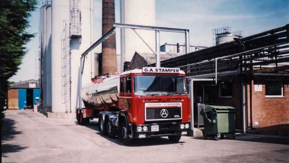 1992 Appleby. G.A. Stamper tanker, loading skim. (Courtesy Alan Taylor)