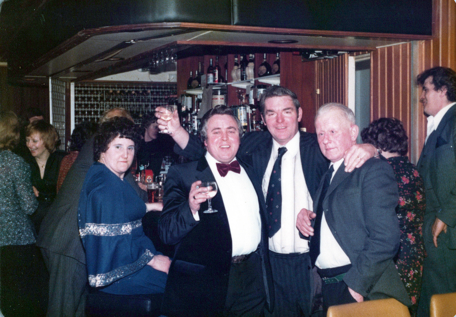 1980's Minsterley Bowling Club. Glenys Purslow comments "Peter Lewis, RIP". Edna Mitchell comments "Peter Lewis' and Daryl and Sonia Harrison, who had the Crown at Minsterley". Ben Samuels identifies Daryl's wife Sonia in the blue dress. Tony Durnell on the right. (Courtesy Joe Lyons)