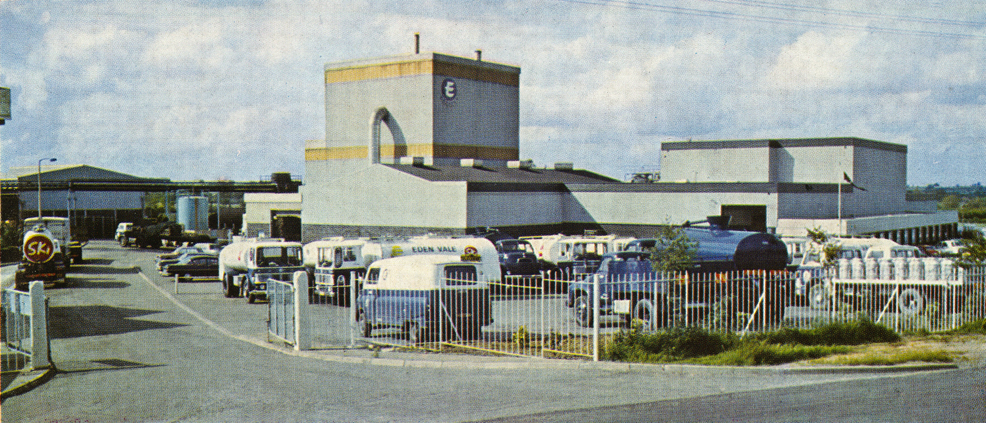 1972 Minsterley frontage after Cottage Cheese expansion. Wendy Haywood comments "My parents live opposite the other gate to Minsterley creamery, I grew up watching this factory change dramatically over the years, my dad used to drive the milk tankers collecting milk from local farms and my mum used to clean the directors and management offices." Elaine Cooke adds "My Dad was a cleaner and on the waste lorry, my mum worked in cottage cheese-Betty and Albert Carpenter." (Express News Autumn)