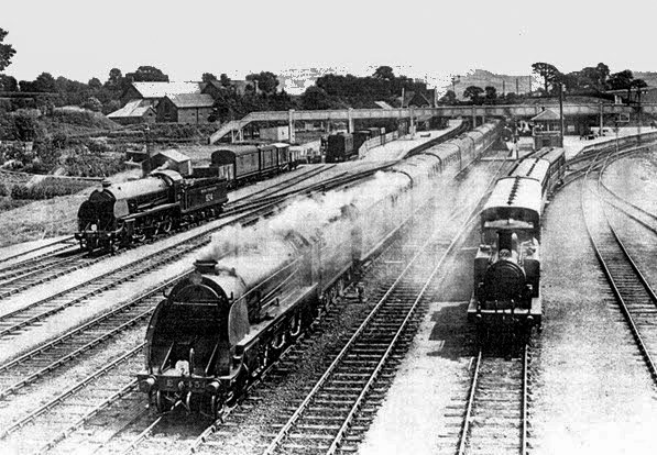 1925-8 Station enlarged, now with four tracks. (From Seaton Junction History, by Rick Wood)