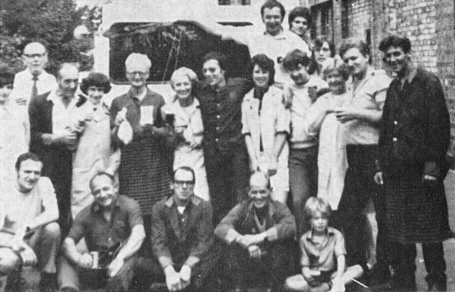 1971 East Putney milkman Herbert Darling retires after 43 years. (Express News Christmas)