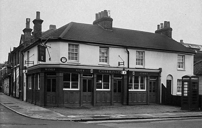 1960's? Farwig Lane. Paul Batchelor comments "The Royal Oak public house, 76-78 Farwig Lane, was on the corner of College Road and Farwig Lane, when it closed it became part of the Express site. We used it temporarily when our Sundridge Park workshops closed and Bromley retail depot moved into the old bottling centre too whilst the new Bromley depot was getting ready to open in Old Holmesdale Road. Pubwiki notes that "The Royal Oak was owned by Crowley's Brewery (From 1808 at 137-139 High Street, Croydon) who originally brewed at Waddon since 1600. "The Royal Oak was a beer house at the junction of Farwig lane and College road, immediately opposite the Farwig Arms. It catered for a respectable class of people. Mr W H Withycombe, the landlord, said a good many men came to his house for the midday meal." (Courtesy https://pubwiki.co.uk/KentPubs/Bromley/RoyalOakFarwig.shtml?)