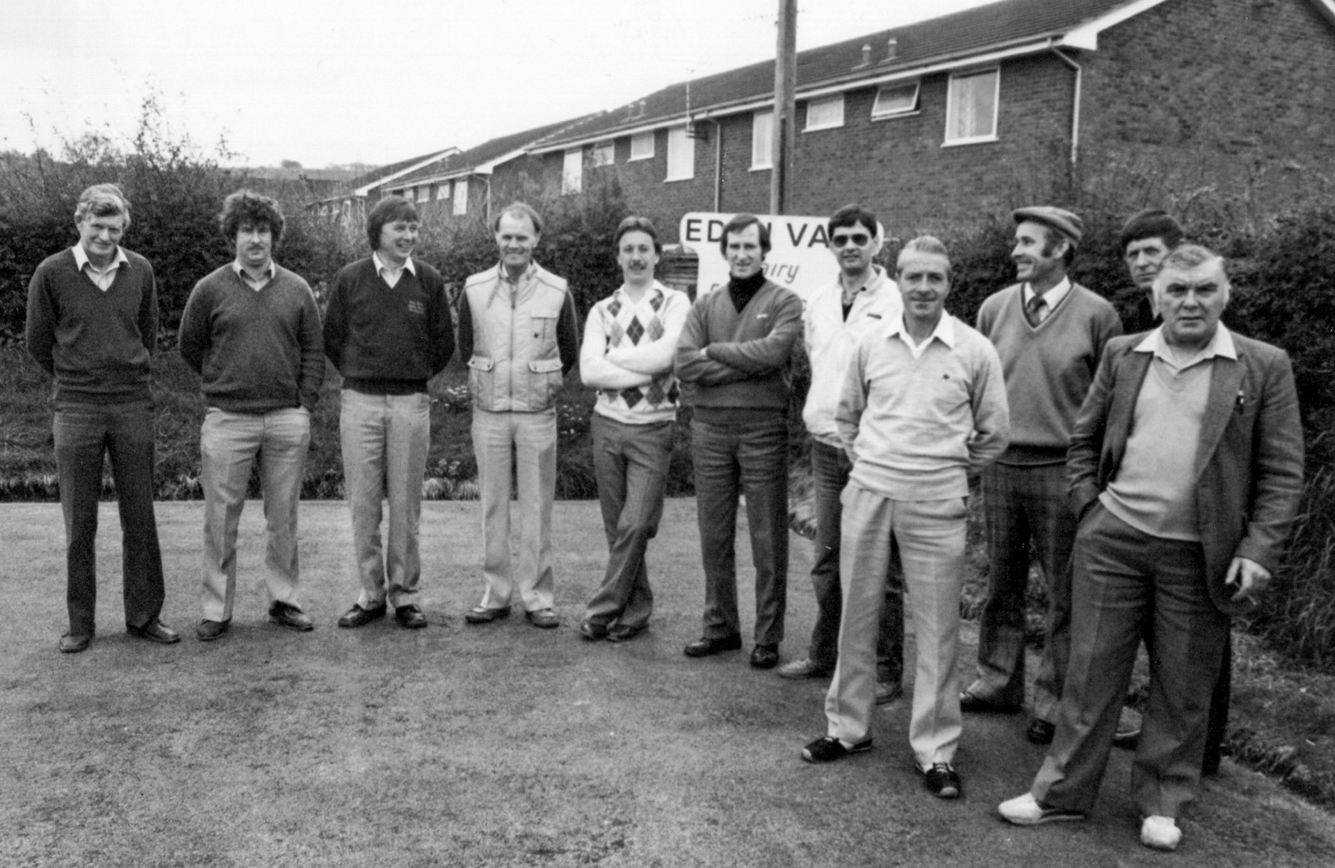 1980 Minsterley Sports Teams. Jenny Tillier recognises 'Scorcher', Malcolm Williams adds "Darryl Edwards at the back, and Wally Betton, Gordon Edwards." (Courtesy Joe Lyons)