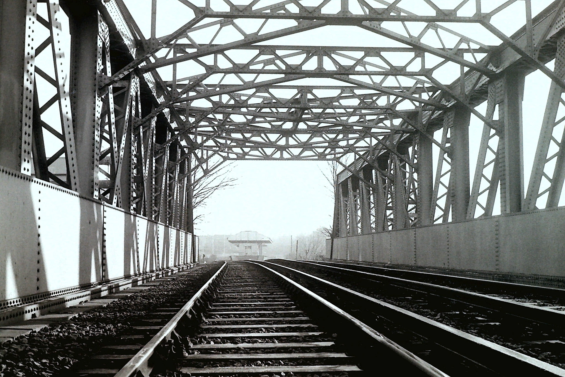 1970's South Morden rail siding and adjacent main line in its final days prior to closure in 1979. (Photographer Sam Jones)