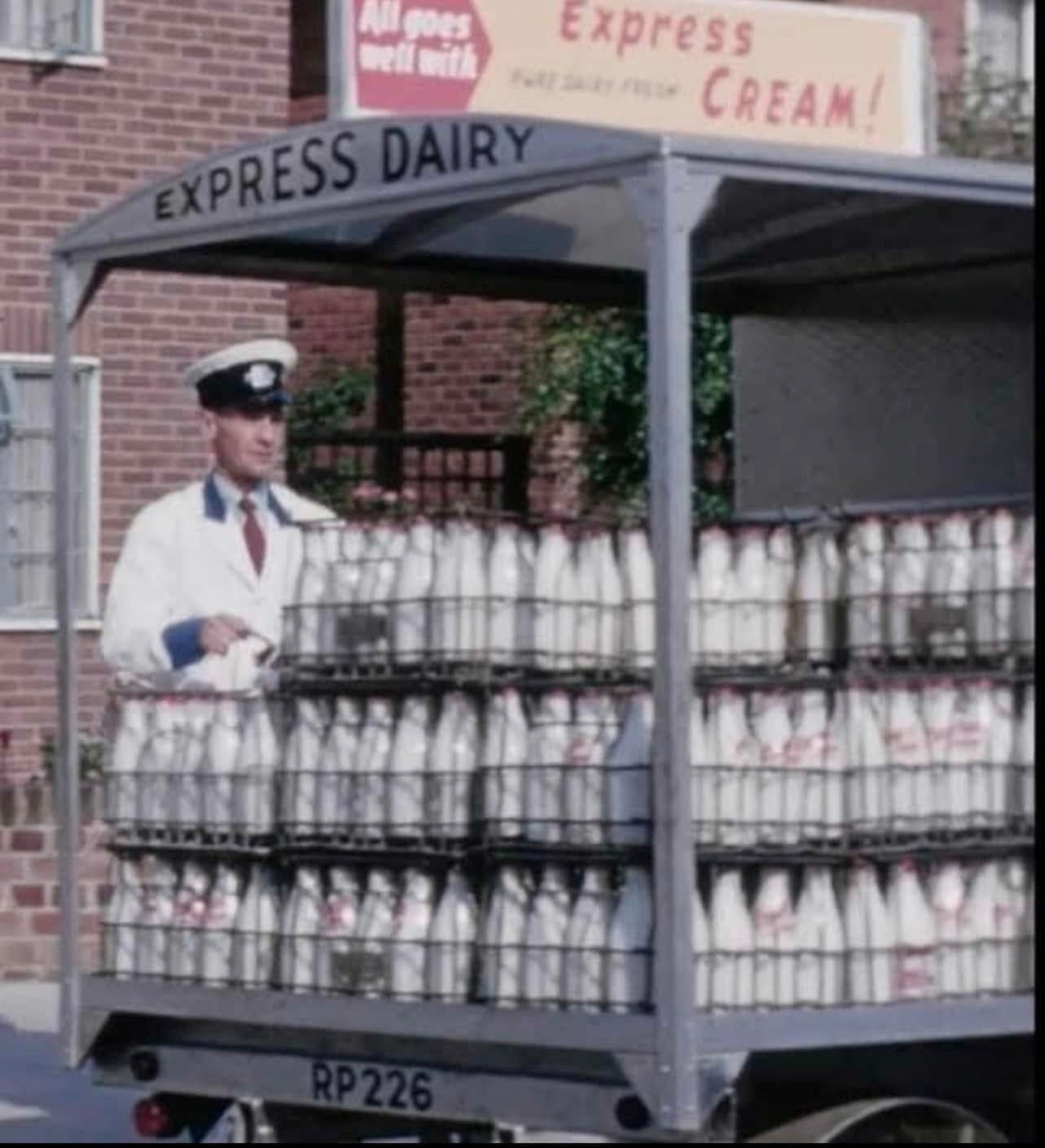 1950's? Float Reg RLW 312, Fleet: RP 226. Ken Lewis comments "I remember loading metal crates onto the back of the float. Then, plastic crates came along, made life a bit easier!" (Courtesy OMWND FB Group)