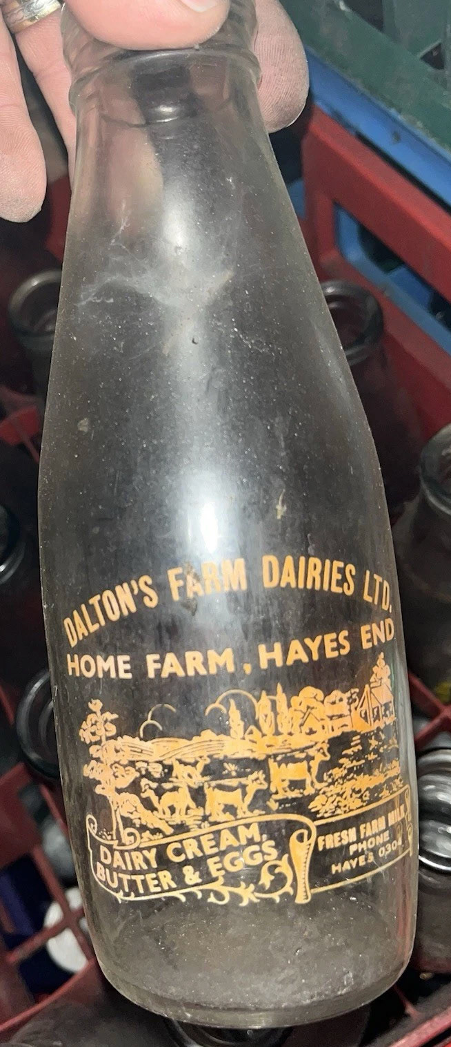 1970’s Daltons Farm Dairies Ltd Home Farm Hayes Milk Bottle (Courtesy milkbottles2urdoor, eBay)