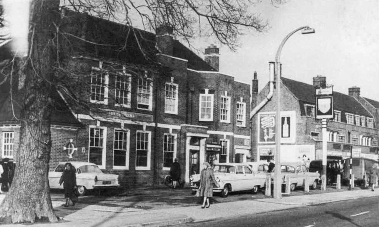 1980's? South Ruislip - the Deane Arms was a popular lunchtime venue for the processsing dairy staff! (Courtesy https://www.ruisliponline.com/the-middlesex-arms website)