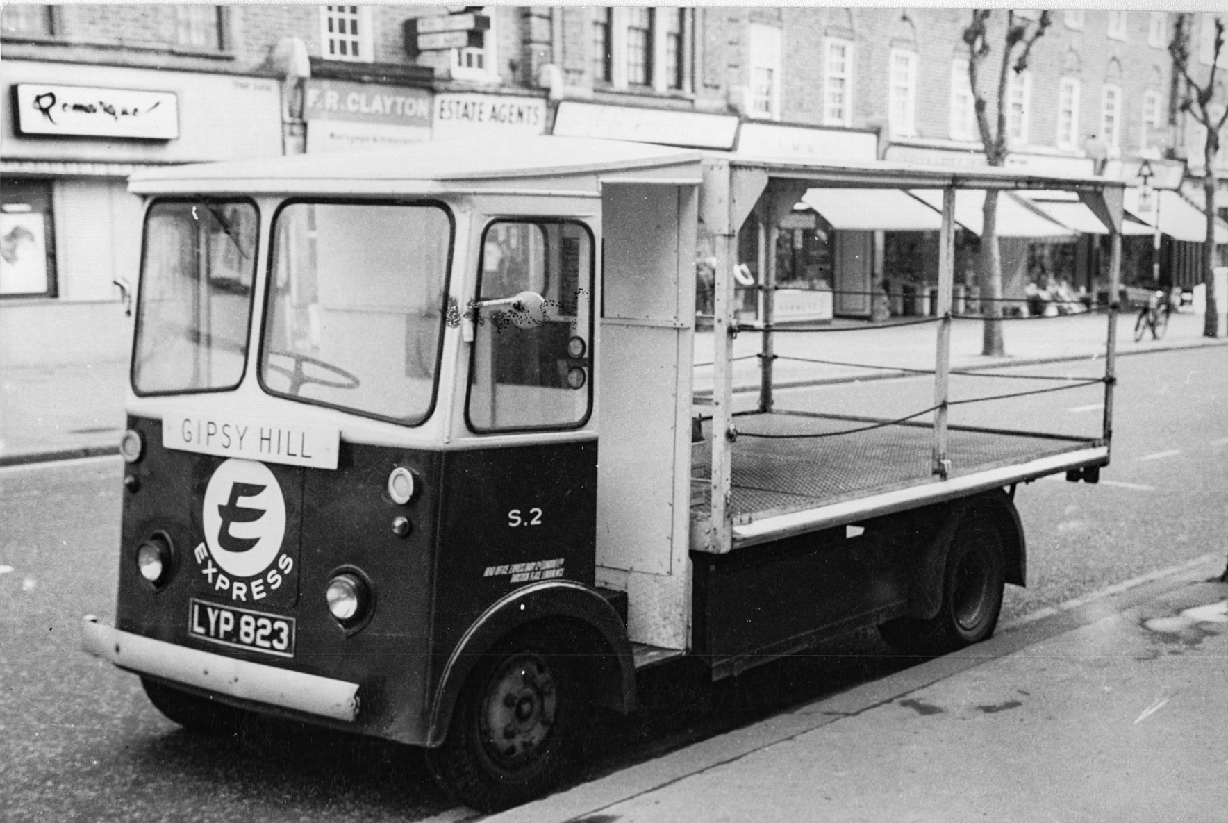 Gipsy Hill Reg: LYP 823. (Courtesy Dave Fane)