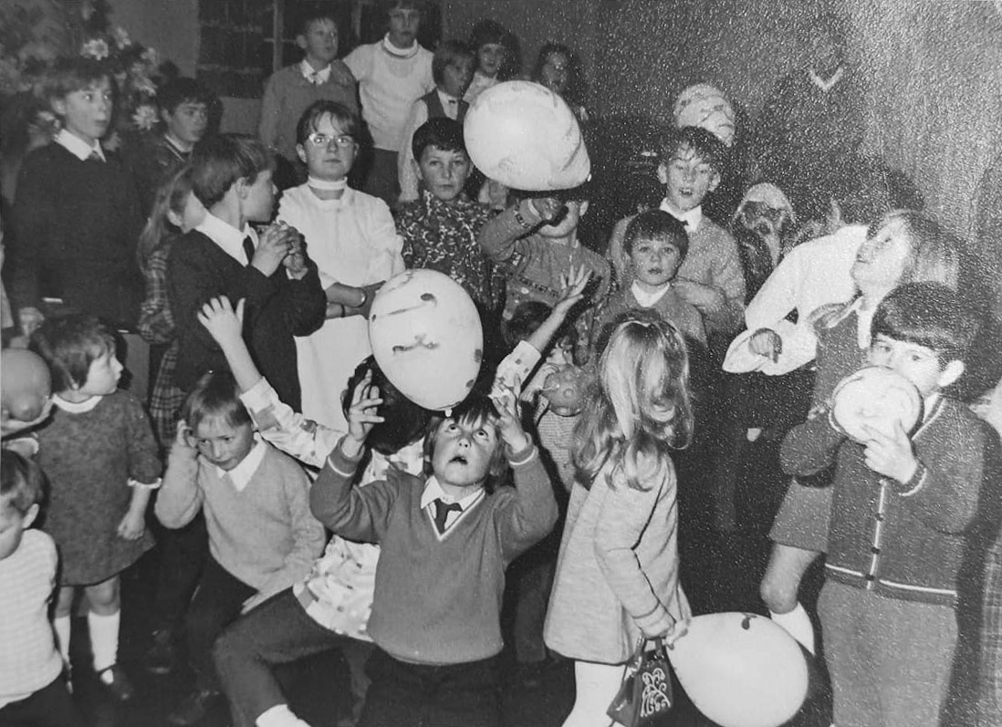 1969 Milborne St Andrew Christmas Party. Edith Andreasen explains "The little girl with her back to the camera and the little boy blowing up the balloon are the children of Villy Andreasen, who worked at the creamery". (Courtesy Edith Andreasen)