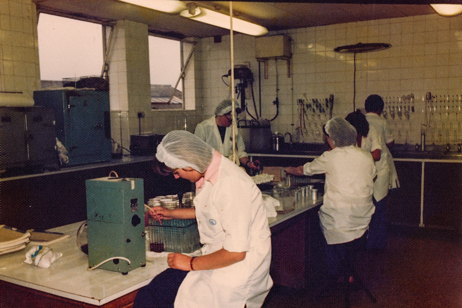 1980's? Minsterley Laboratory. AnneDavid Moore comments "I used to work in the bacti lab-I can see Mitch and Joyce and Jackie Ford, my best friend. I can’t make out the others-happy memories. I was Anne Potter and I married David Moore who managed the dried milk dept" (Joe Lyons Collection)