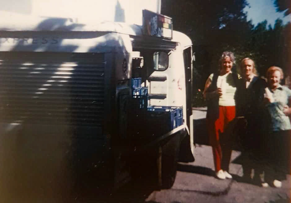 1970's/ 80's North Finchley. David comments "My Dad David Evans during late 70's and early 80's... Torrington Park, Oakhampton Close, Friern Park and Cardew Court...he loved his customers... good old days" (Courtesy David Evans)