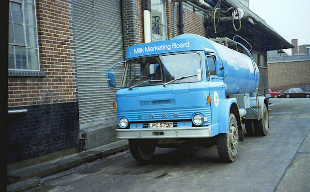 1975 Reg Ford MMB Tanker LPC 579P at South Morden, Milk Reception Bay