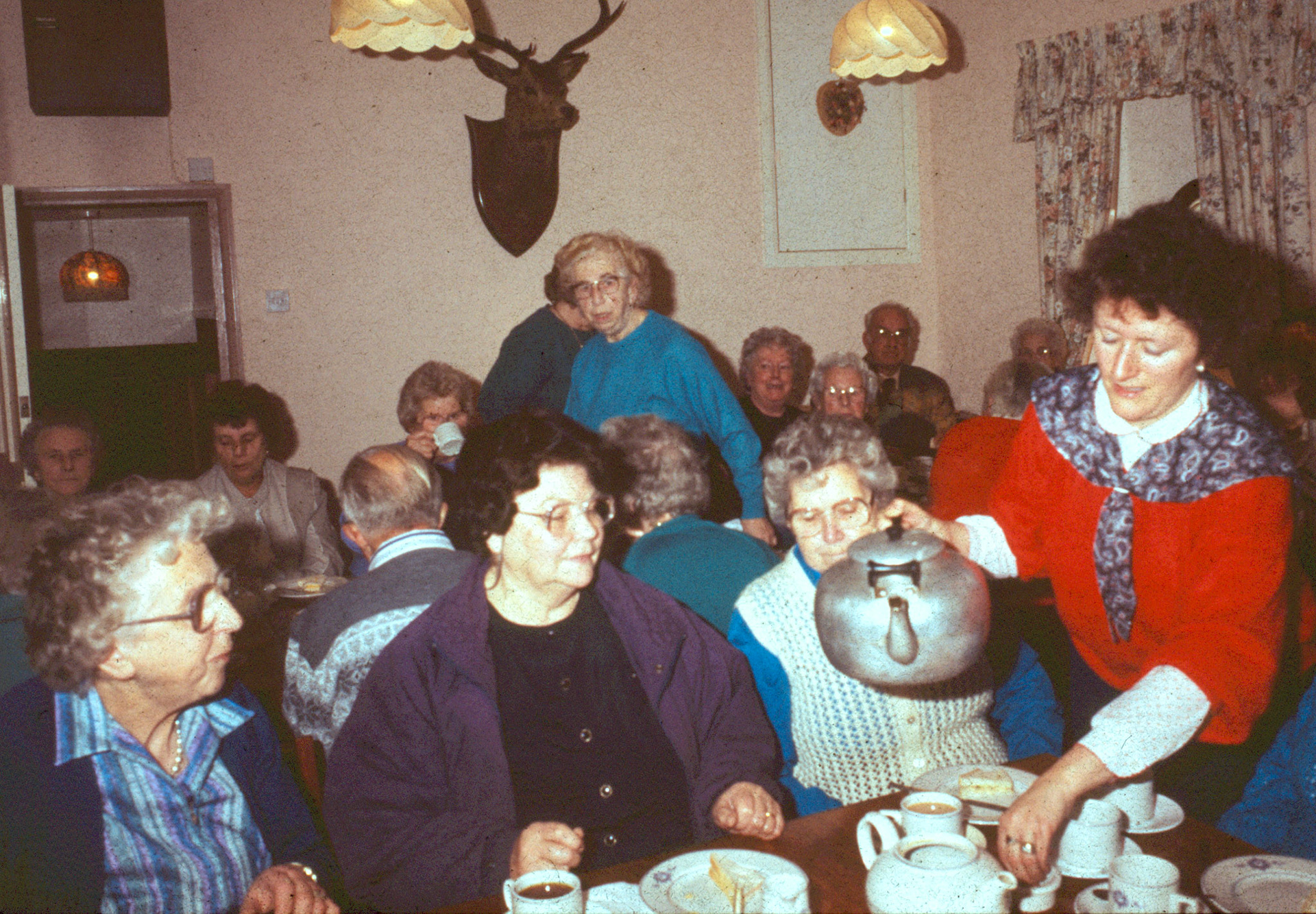 1995 Minsterley Social Events. Mary Jones pouring the tea. Kerry Jones adds "Aunty Brenda Jones [front row, first left] and Aunty Bertha, near the back with glasses .(Joe Lyons 35mm slides)