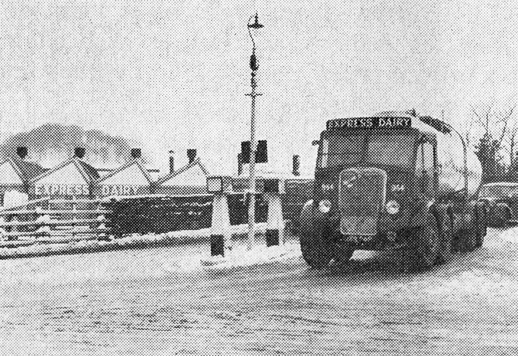 1956 Rowsley. Insulated 3000 gallon tanker departs for Sheffield. "Insulation is so good that even in mid-summer a rise of more than two degrees is unusual". (Express News April)