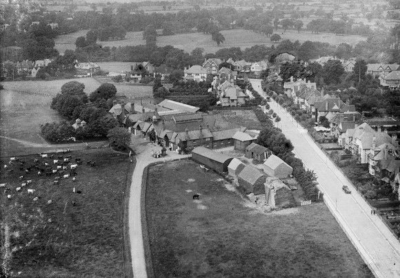 1922 College Farm, Finchley (Courtesy www.britainfromabove.org.uk)