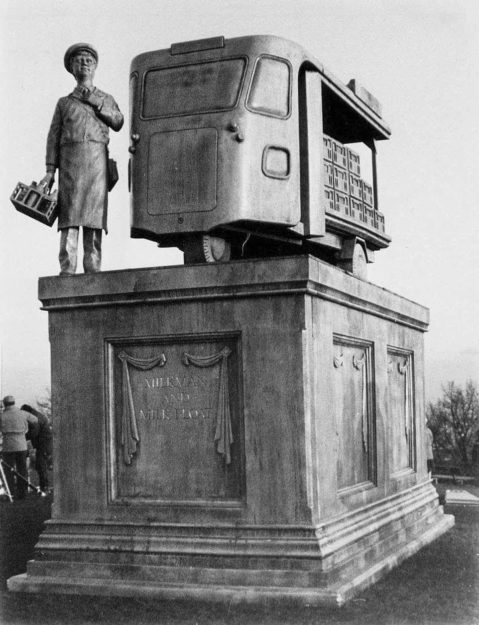 1984 Paul Simm identfies this is from a TV advertisement in the 1980's "Don’t let your milkman become a thing of the past". https://www.youtube.com/watch?v=oELhhTckIgE (Courtesy Michael Aldread)