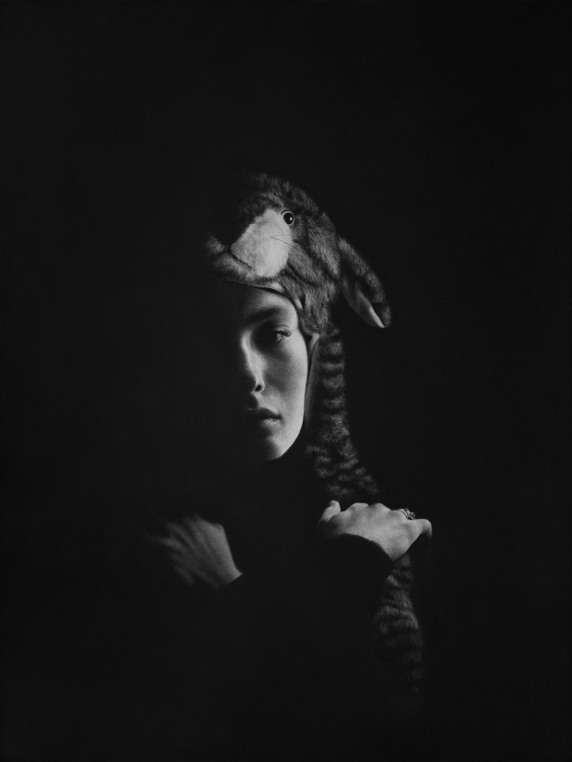 Le Sérieux / Serious, 2025 fusain, pierre noire sur papier Arches 56 x 76 cm