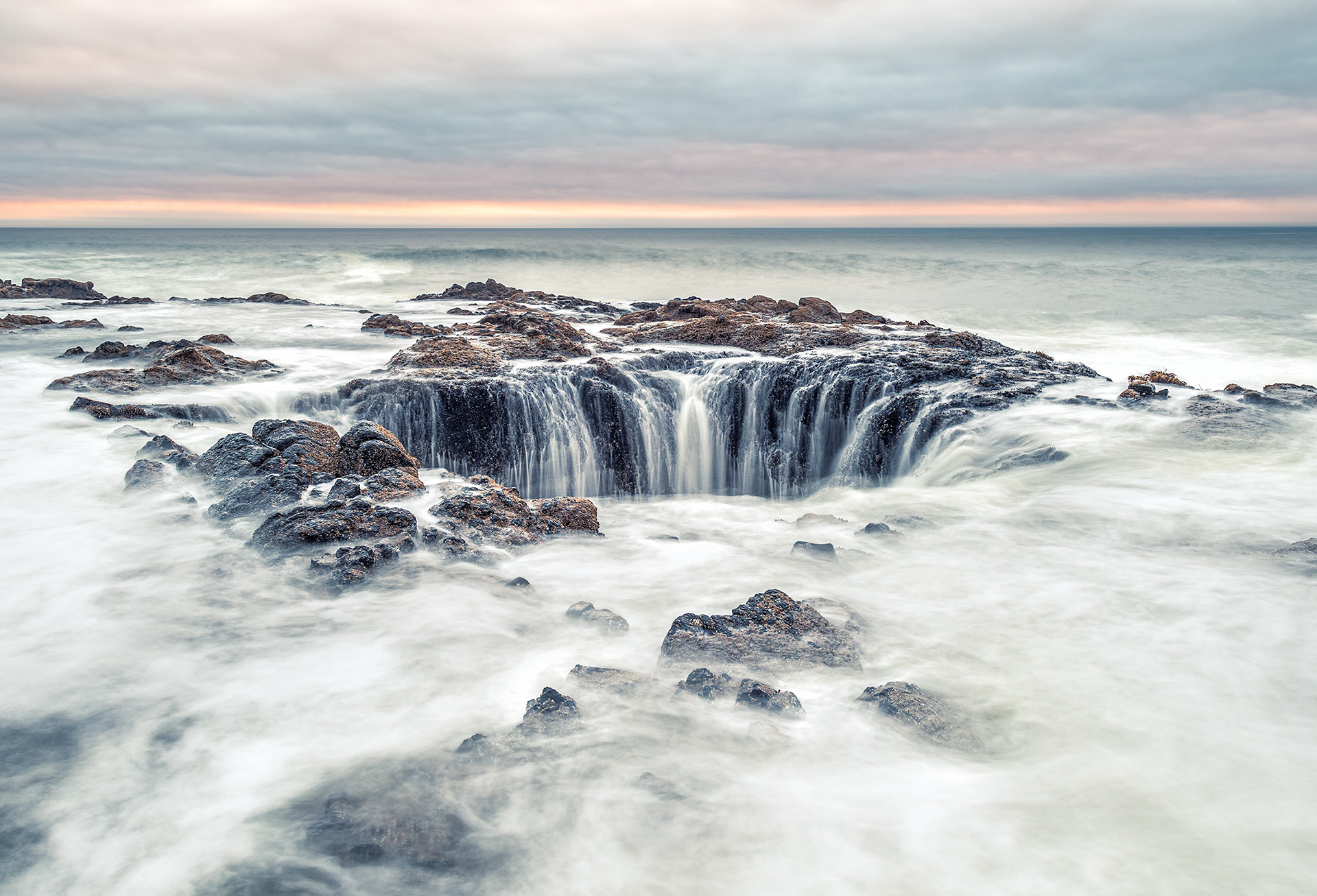 Thor's Well Closeup