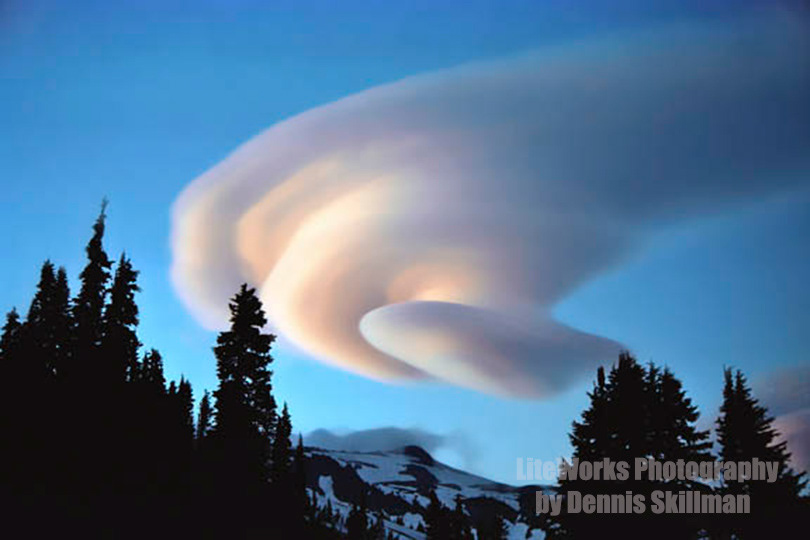 Lenticular Cloud over Mt. Rainier