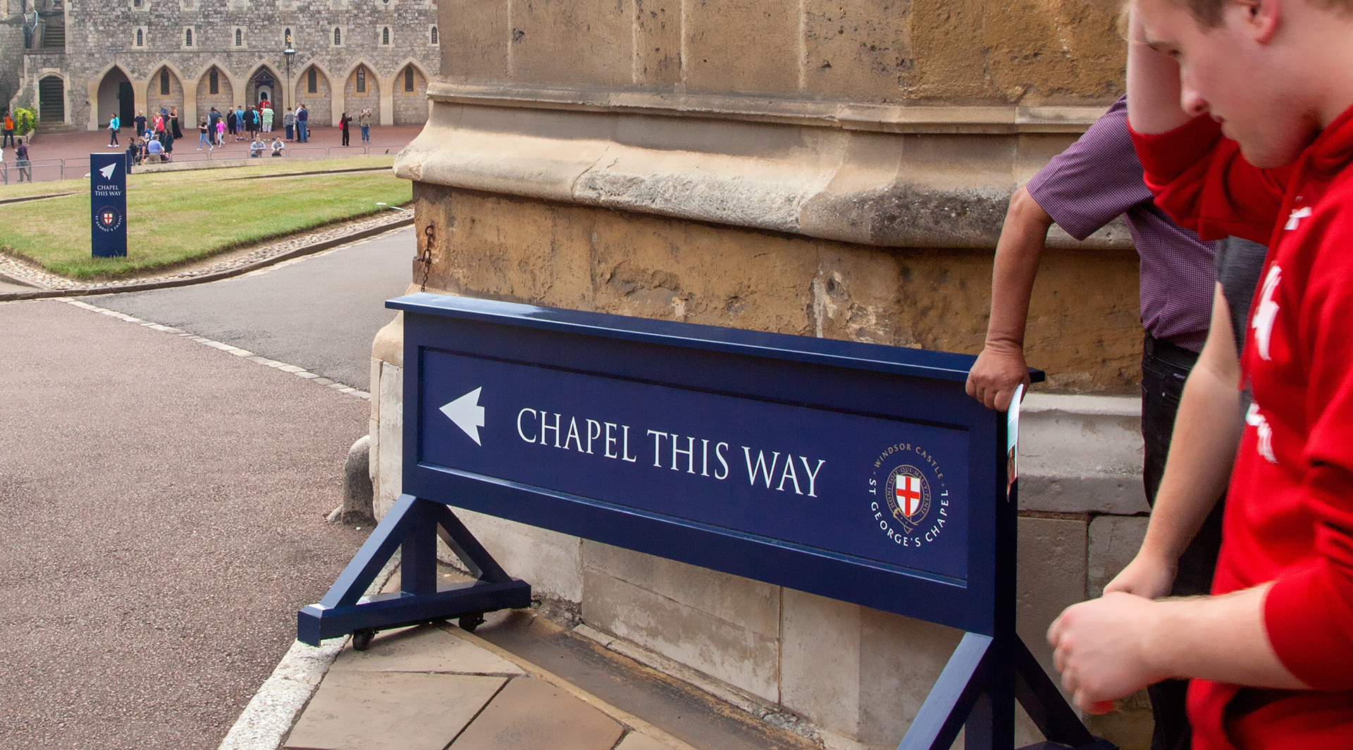 Removable directional signage for St George's Chapel, including moveable hurdle sign