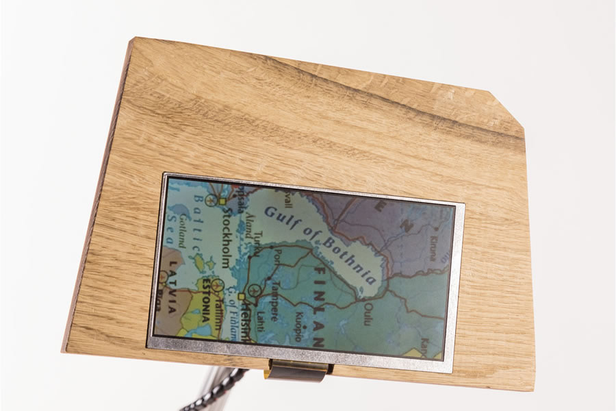 Dimensiones Paralelas. Madera cortada CNC, pantalla LED, perfiles de prototipado,(160 x 70 x 50 cm)  Bilbao - 2016