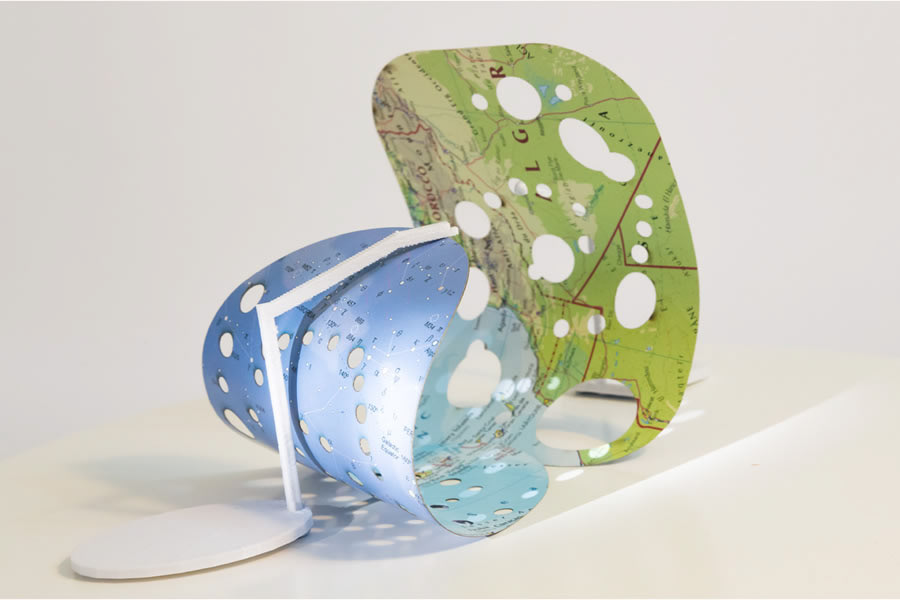 Space worm holes. Recortes de atlas cortados por Láser, base giratoria. (30 x 15 x 30 cm)  Bilbao - 2015