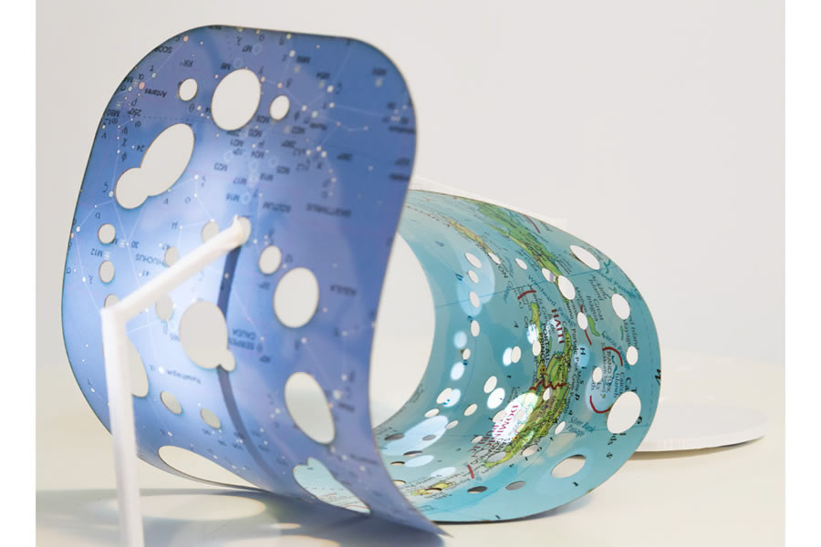 Space worm holes. Recortes de atlas cortados por Láser, base giratoria. (30 x 15 x 30 cm)  Bilbao - 2015