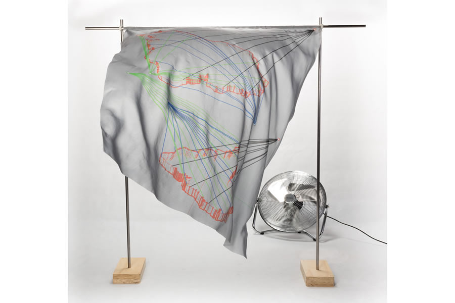 Flowing cartography. Impresión en tela, ventilador, sensor de movimiento. (140 x 150 x 100 cm)  Bilbao - 2016