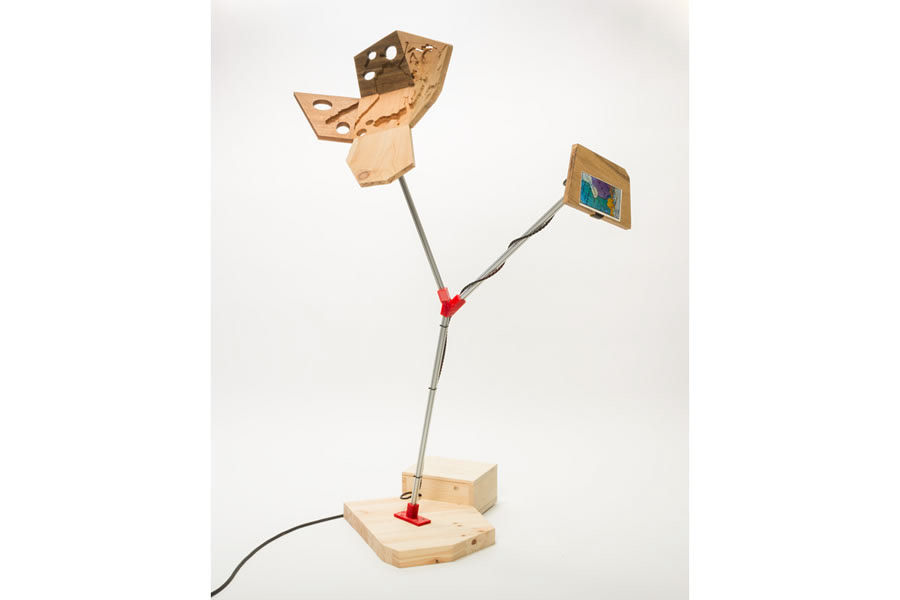 Dimensiones Paralelas. Madera cortada CNC, pantalla LED, perfiles de prototipado,(160 x 70 x 50 cm)  Bilbao - 2016