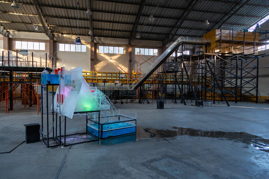 'Cimática 1 TP - EPN'. Modelo a escala de la represa Toachi Pilatón, sensores, hidrófonos, parlantes, raspbery pi,arduino. 2019