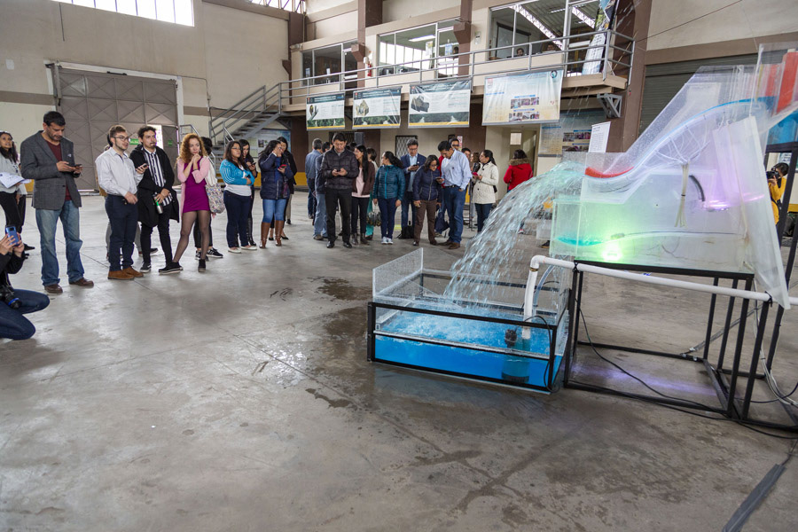 'Cimática 1 TP - EPN'. Modelo a escala de la represa Toachi Pilatón, sensores, hidrófonos, parlantes, raspbery pi,arduino. 2019