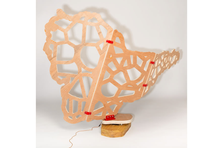 Estructura Voronoid. Madera cortada CNC, base giratoria, sensor de movimiento (200 x 150 x 30 cm)  Bilbao - 2016