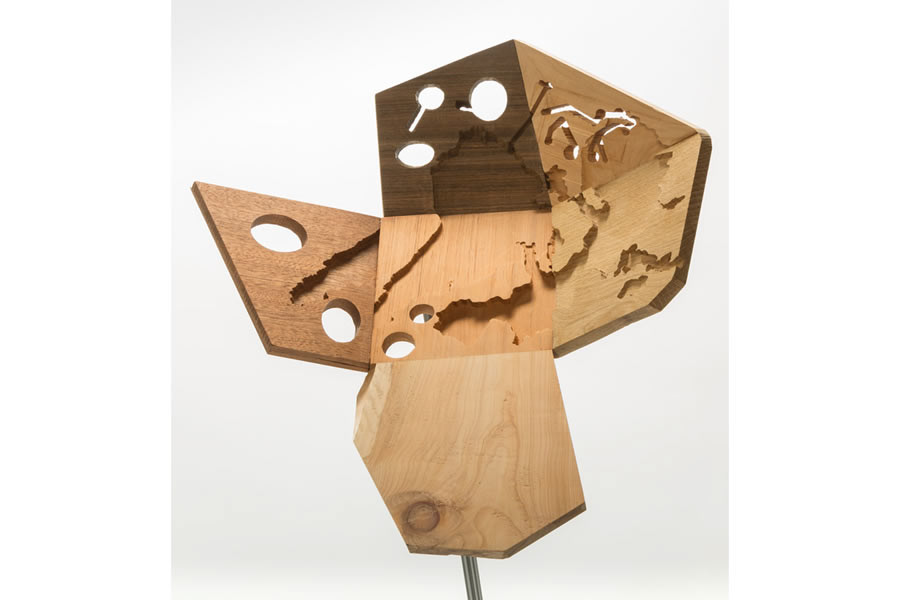 Dimensiones Paralelas. Madera cortada CNC, pantalla LED, perfiles de prototipado,(160 x 70 x 50 cm)  Bilbao - 2016