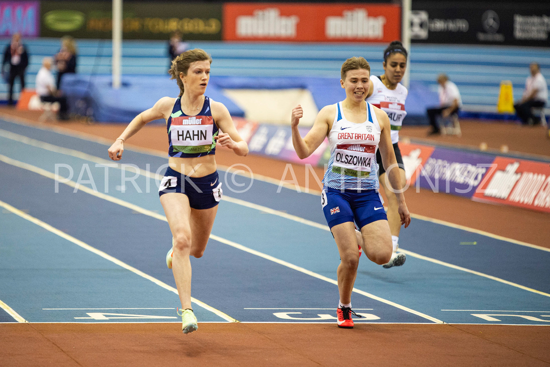 Saturday 19 February : SOPHIE HAHN  GBR and FAYE OLSZOWKA GBR  in the 60 Metres Womens Para Müller Indoor Grand Prix Birmingham  at the Utilita Arena Birmingham