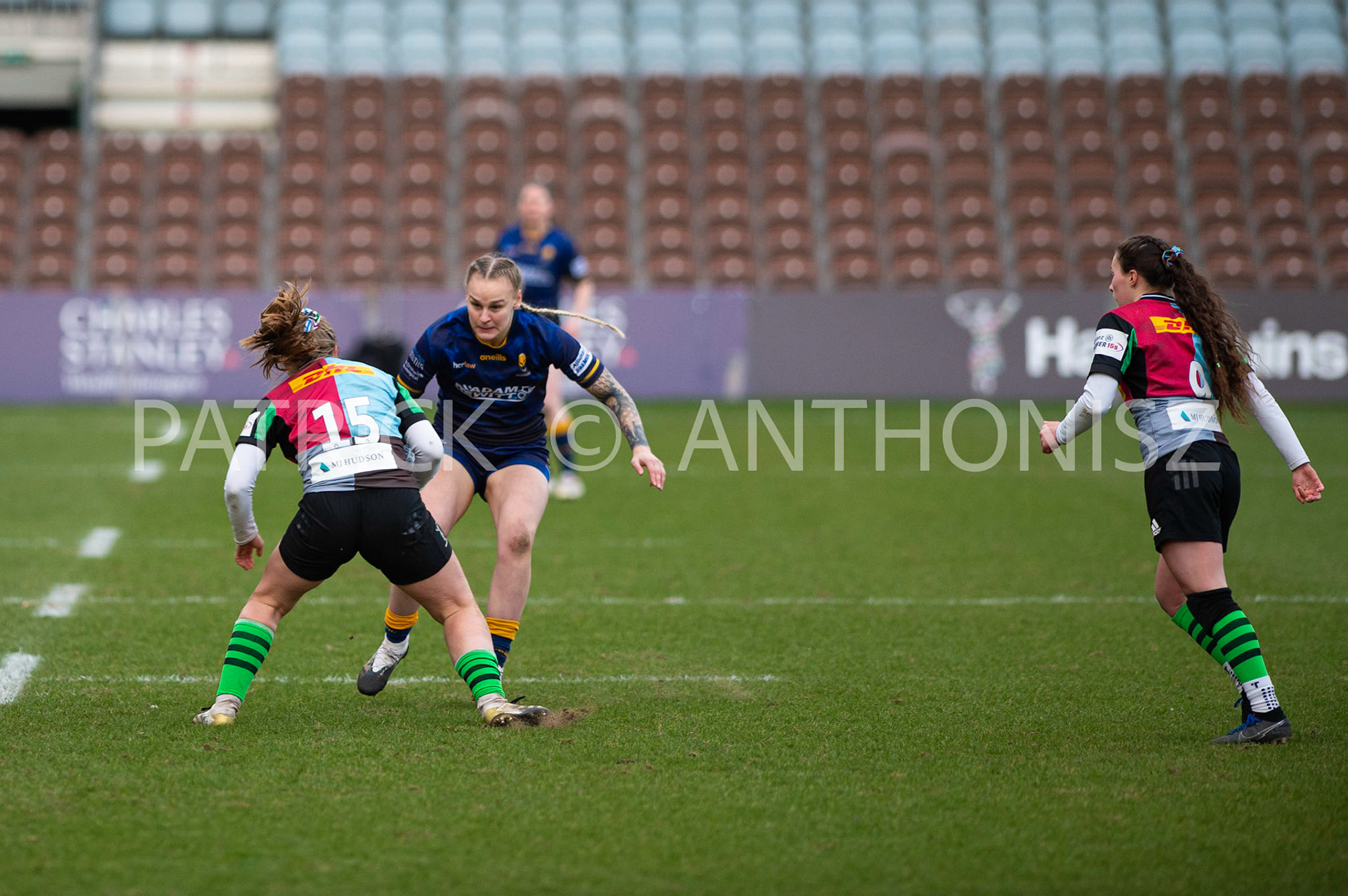 Harlequins Women Vs  Worcester WarriorsWomen's Allianz Premier 15sLondon,England February 12th 2022:  Freya Aucken of Harlequins  tries to run away with the ball during the  match between  Harlequins Women Vs  Worcester Warriors at Twickenham Stoop .Final score:  Harlequins Rugby 42  : 15  Worcester Warriors