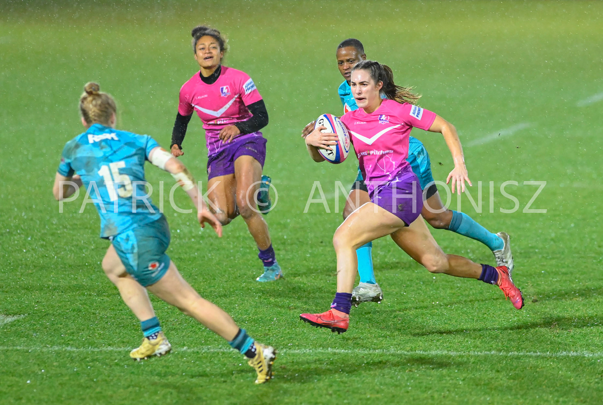 NORTHAMPTON, ENGLAND :Bo Westcombe-Evans of Loughborough Lightning runs with the ball   during Women's Allianz Premiership 15's match between Loughborough Lightning and  Wasps at Franklin's Gardens on  Sunday January  8 2023 in Northampton, England